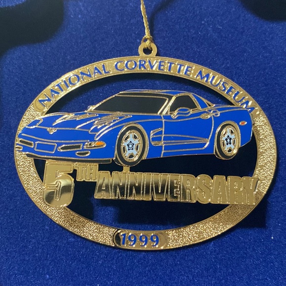 1999 NIB national corvette museum ornament metal 3D 5th anniversary GM license - Picture 1 of 6